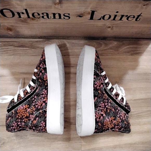 🌼Roxy Sheilahh 2.0 Mid Top Sneakers 🌼. NWT - Picture 4 of 4